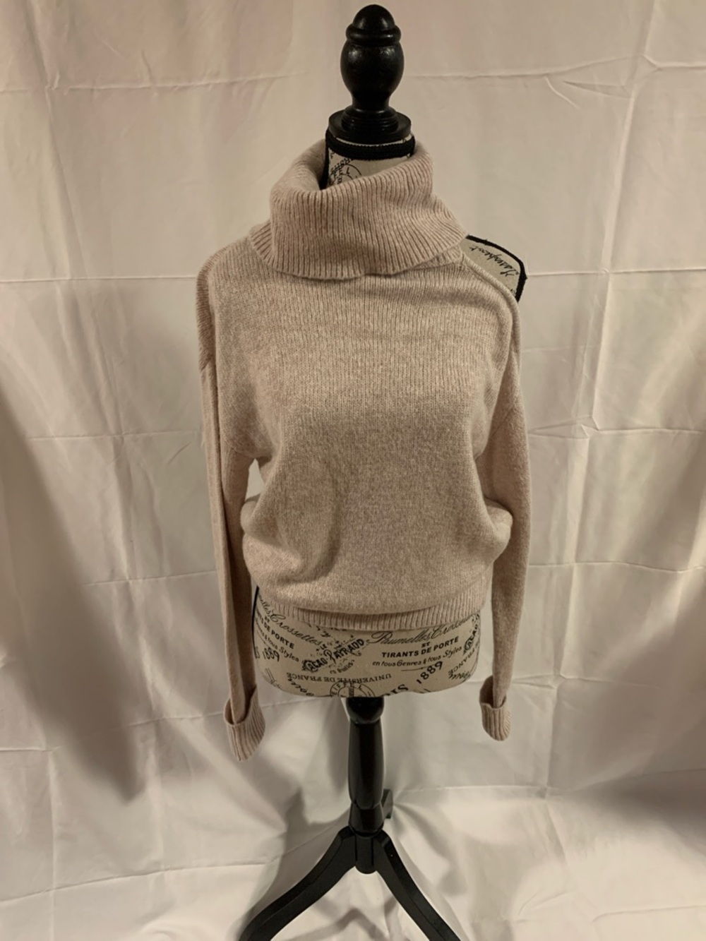 Guess long sleeve cold shoulder sweater, small, oatmeal colour